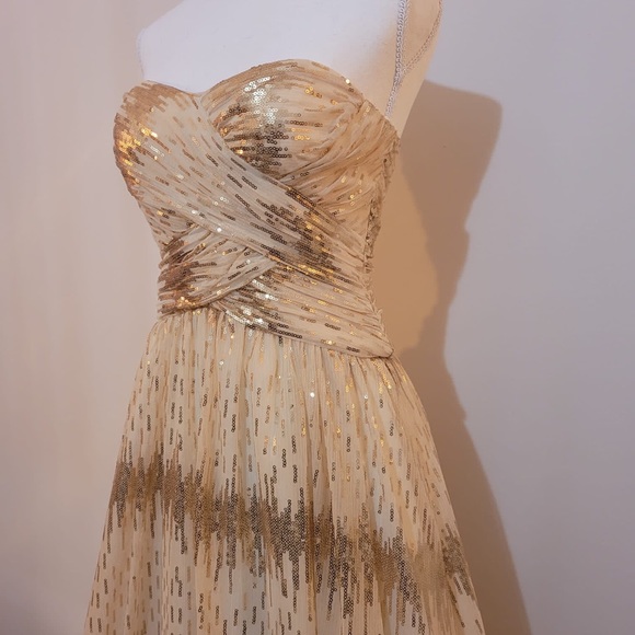 Golden Gown 💛 - Picture 11 of 17